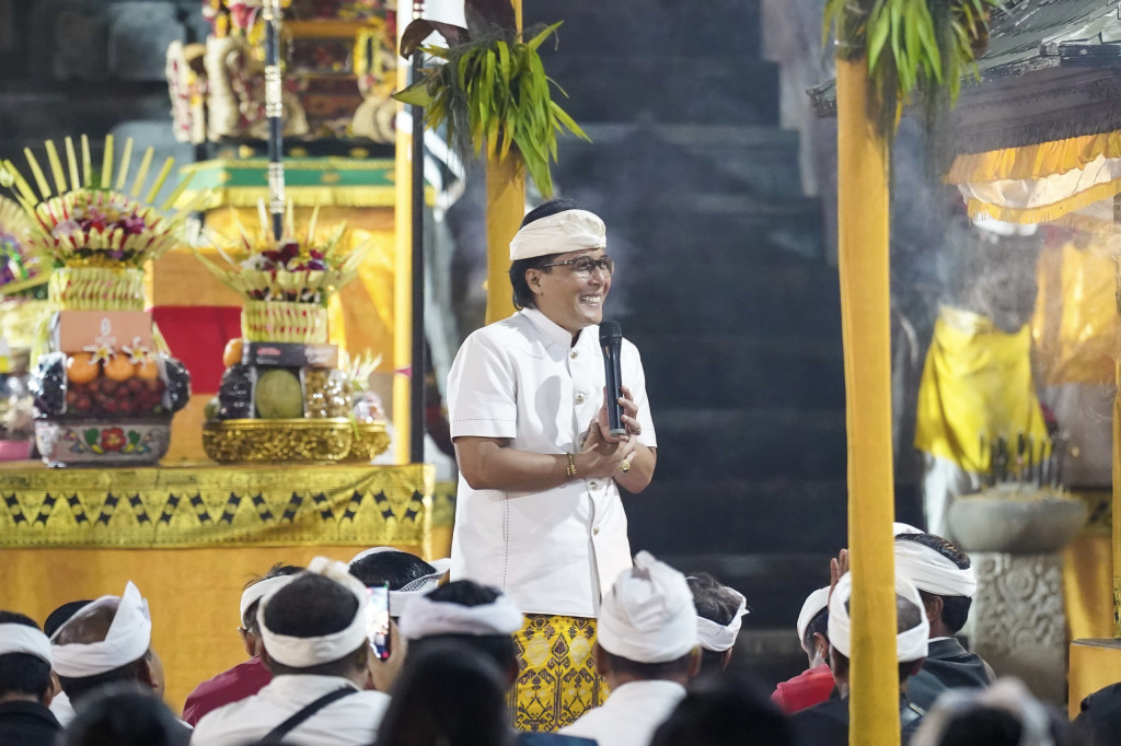 Bupati Giri Prasta Hadiri Pujawali Pura Dalem Balingkang, Kintamani Bangli